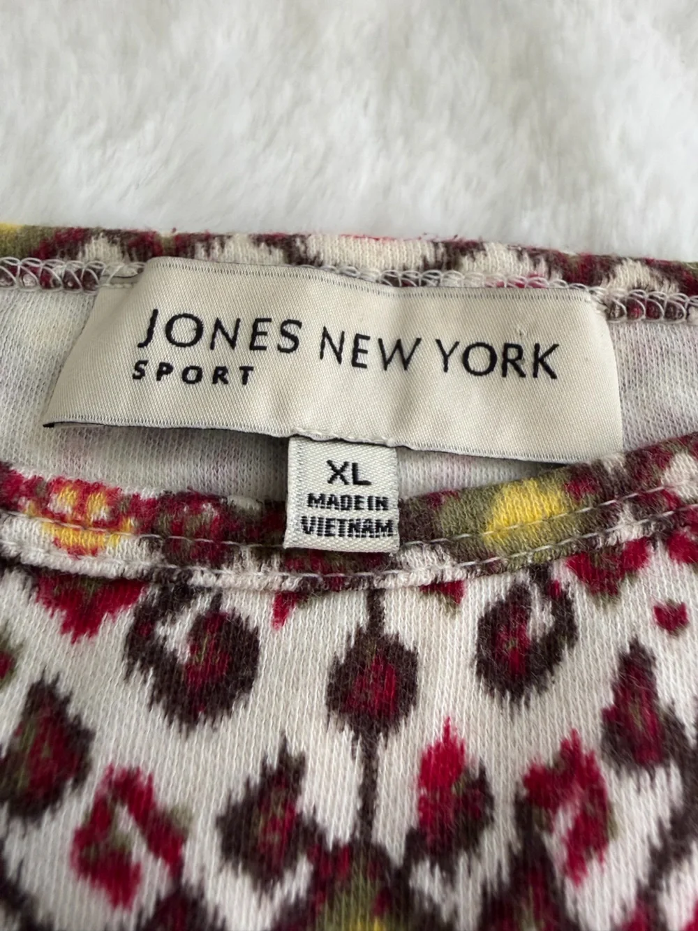 Jones New York Sleeveless Tank in Burgundy, Olive, Yellow and White Pattern